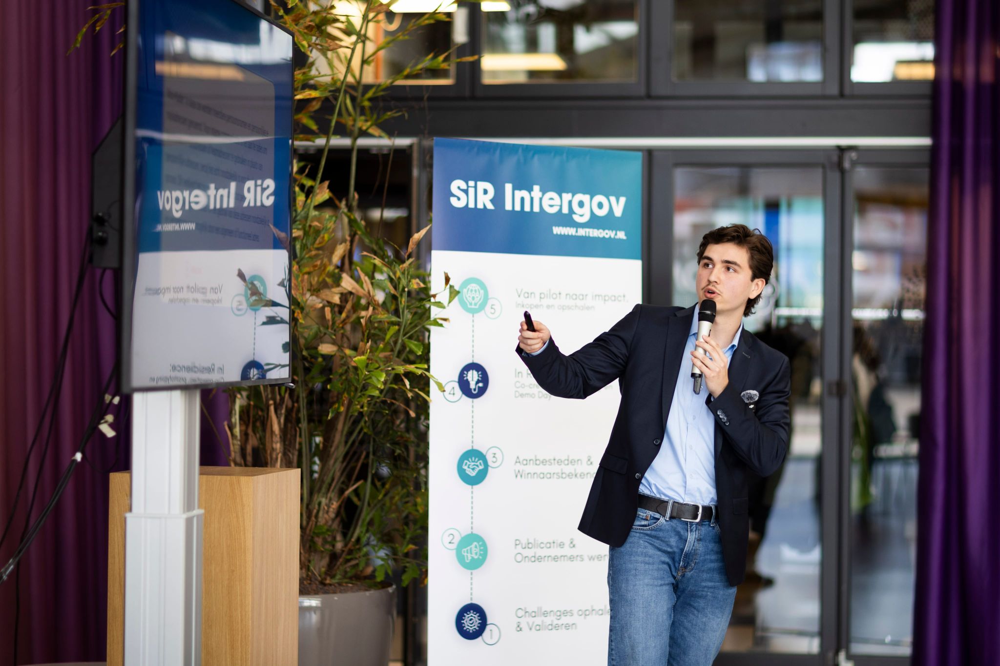 Volledige pitch Woo-kader op Demo Day